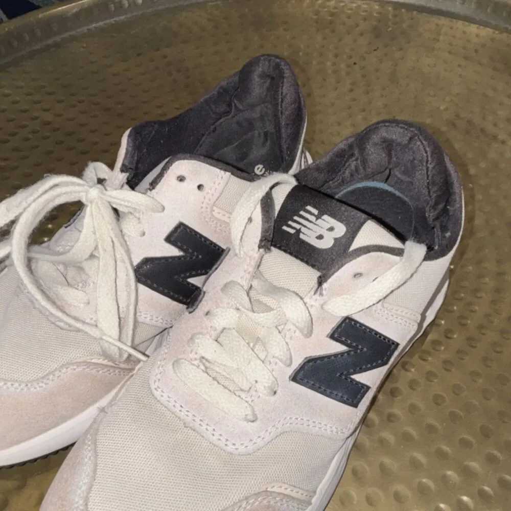 New Balance womens White Pink Beige Animal Print Low Top Lace-Up Sneakers size 7